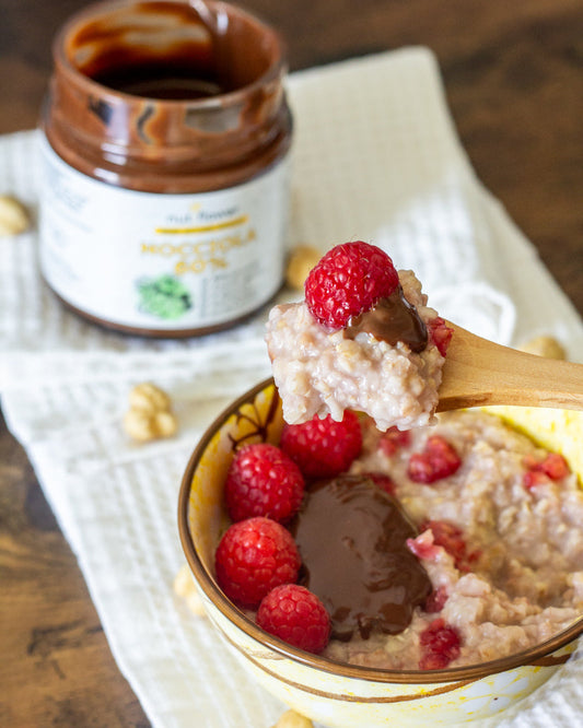 Porridge cremoso ai lamponi e Crema Nocciola 60% senza zuccheri aggiunti